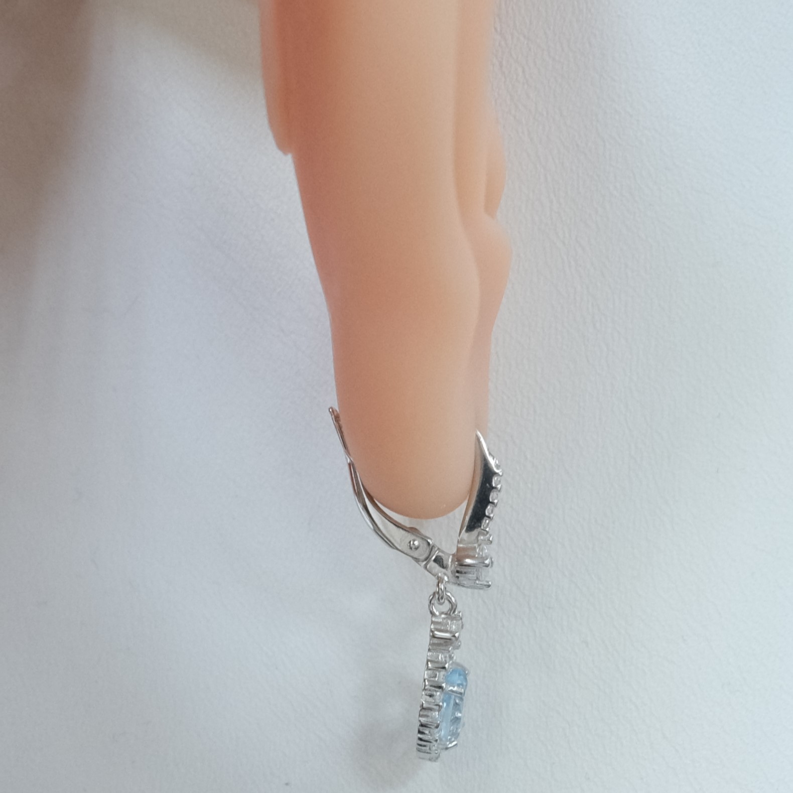 Серебряные серьги с топазами Скай